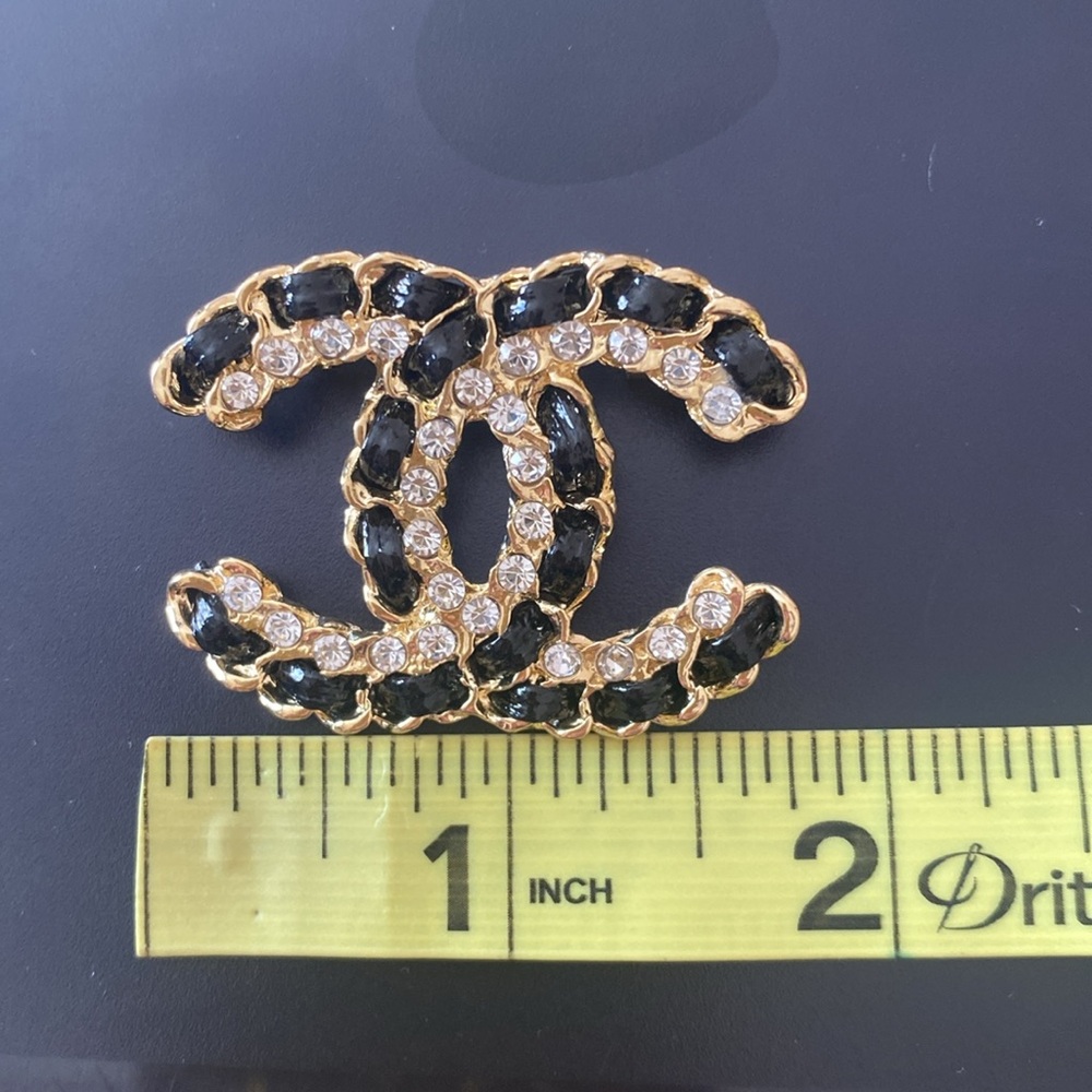 Classic Double CC Black Brooch - Picture 10 of 16
